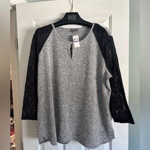 ❤️NWT VAN HEUSEN’ (XXL) PRETTY TOP WITH LACE DETAIL